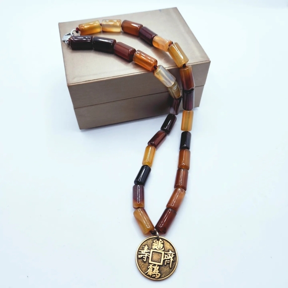 Brown lace Agate Feng Shui Happiness Amulet necklace - Picture 4 of 5